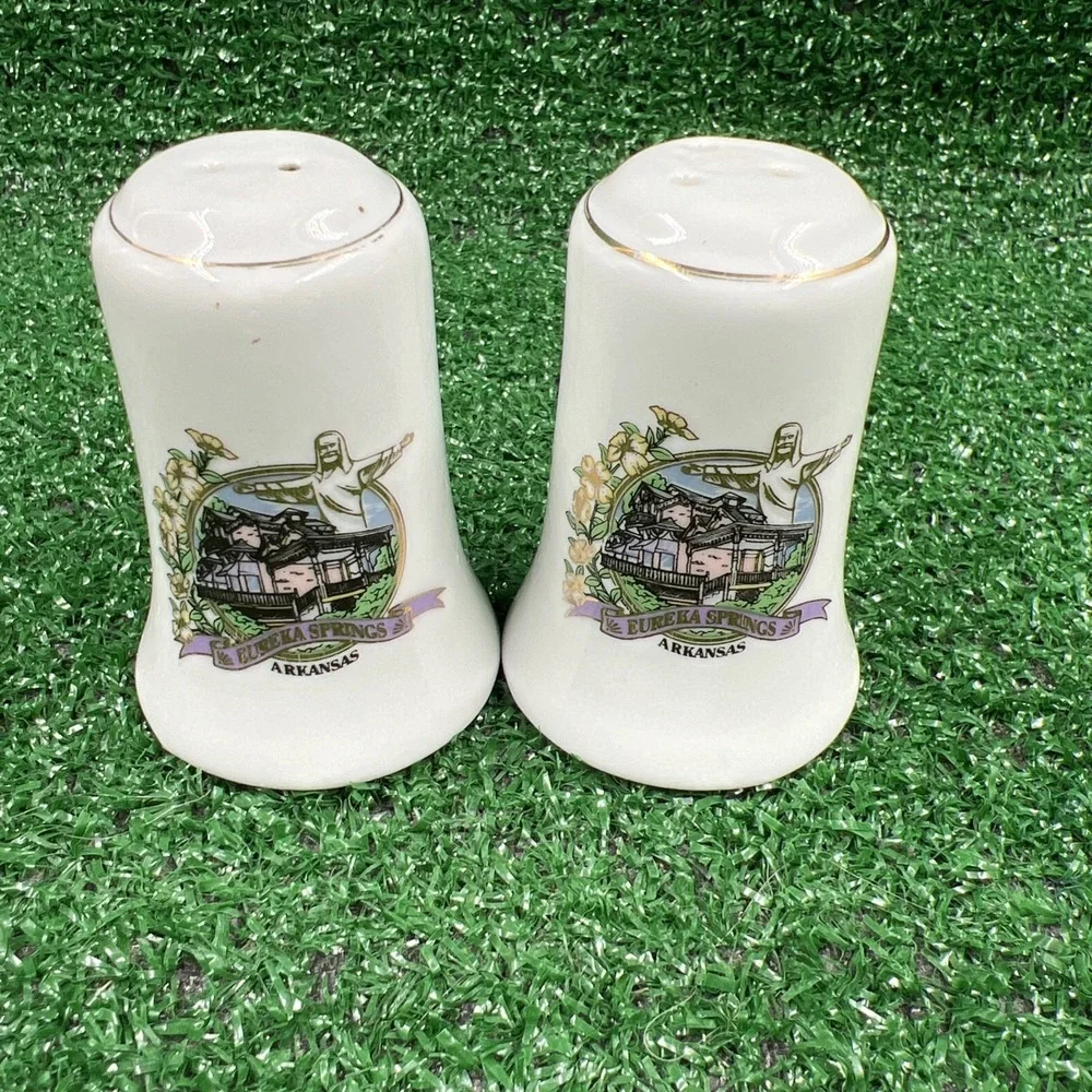 Vintage‎ Arkansas Ceramic Salt & Pepper Shakers White With Art